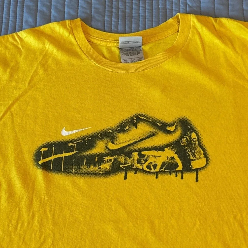 Vintage Y2K Nike Lebron Tee Shirt Adult‎ Size 2XL XXL Yellow Sneaker Logo Boxy